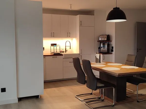À louer - T3 meublé rénové de 77 m² avec vue sur le Léman, box fermé et parking - Excenevex