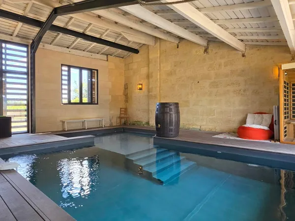 Ecrin de 11 000 m², chevaux et piscine intérieure