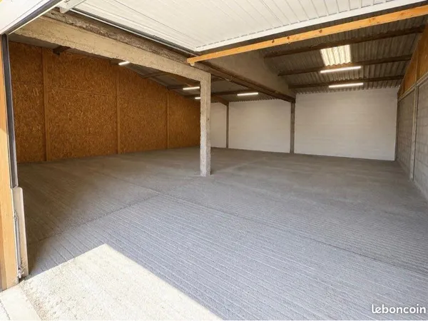 Local d’activité et entrepôt Location Corps-Nuds 1p 110m² 459€