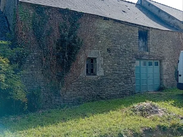 Terrain de 2530 mètre avec bâtisse