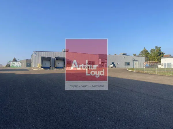 Entrepôt 5000 m²