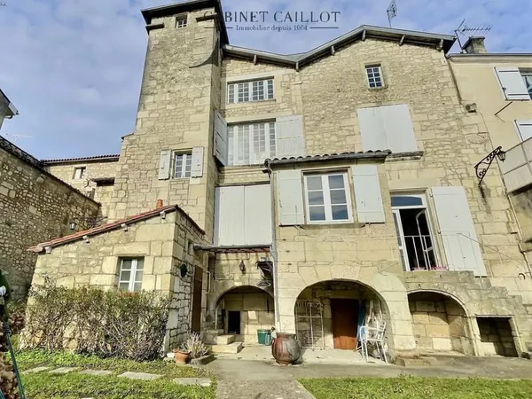 Bel Ensemble Immobilier du XVIIIème - Pons centre-ville (réf.60992)