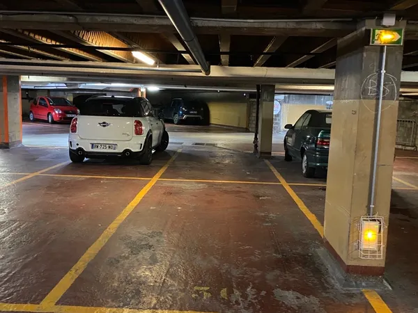 Loue place de parking - Paris 15ème - 12m²