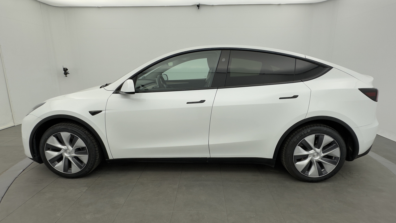 Tesla MODEL Y Standard RWD — photo 2