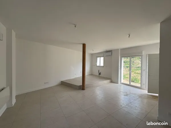 Maison mitoyenne rénovée avec jardin