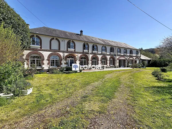 Maison 9 pièces 246 m²