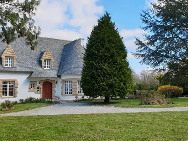 Belle propriété de 296 m² avec parc paysager de 5 600 m²