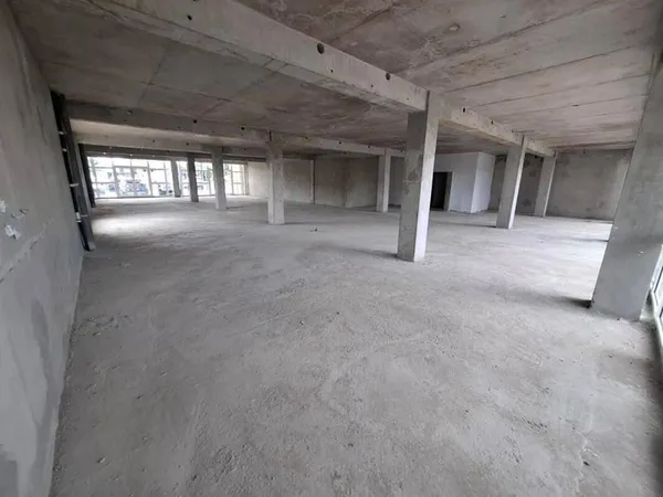 Local commercial 343 m²