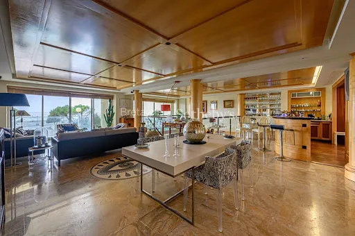 Appartement 5 pièces 183 m²
