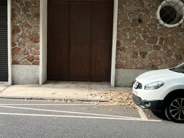 A LOUER GARAGE - 48 m² - ACCES DIRECT SUR RUE