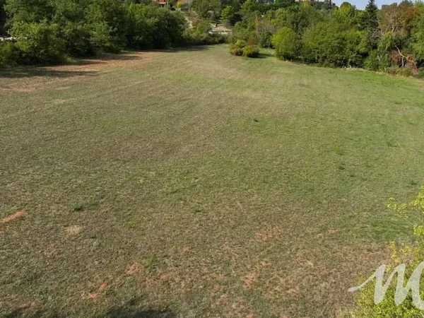 Terrain constructible et viabilisé !