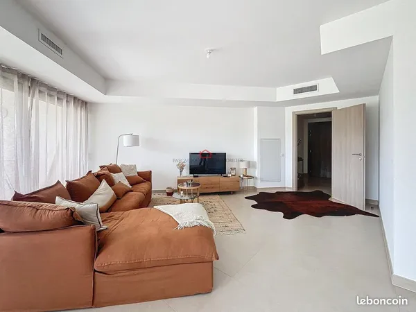 Studio 4 pièces 108 m²