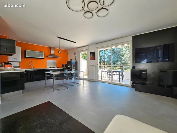 T3 66 m² rénové - Terrasse - Garage + Parking