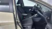 Toyota Yaris 116h Design 5p MY22 — photo 15