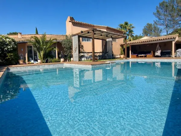 VILLA D ARCHITECTE - 6 PIECES - TRANS EN PROVENCE