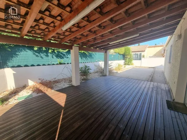 Villa de plain-pied de 104 m2 de type 4 avec terrasse, jardi