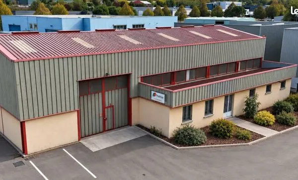 Local d'activité 793 m²