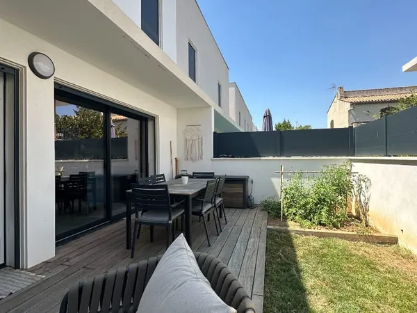 MAISON BÉZIERS PARKINGS/JARDINET/CAVE - 5 pièces - 105m²