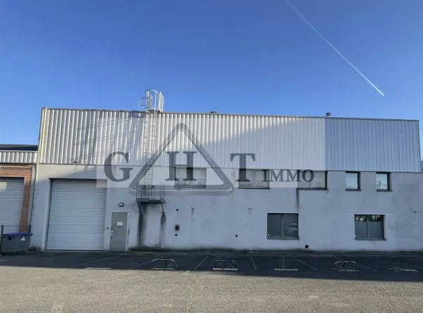 Entrepôt & bureaux 1188 m²