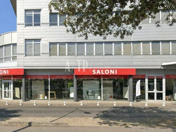 Local commercial 260 m²