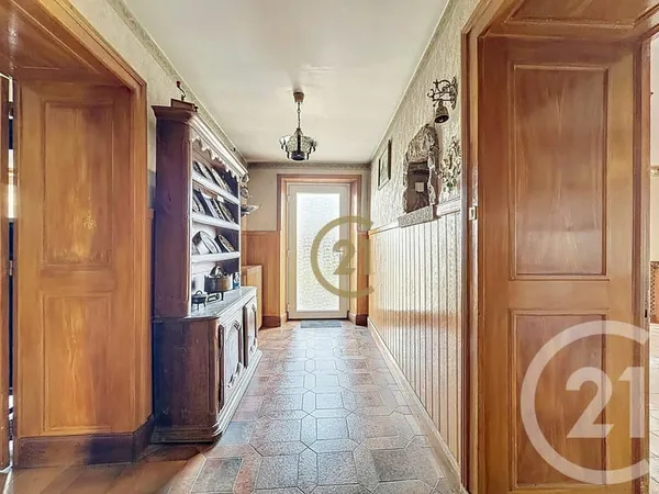 Maison 8 pièces 214 m²