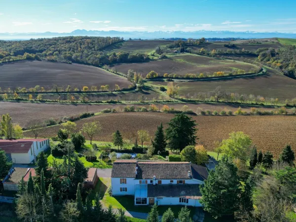 EN EXCLUSIVITÉ - PROPRIÉTÉ DE CARACTÈRE AVEC GÎTE, PISCINE ET DÉPENDANCES