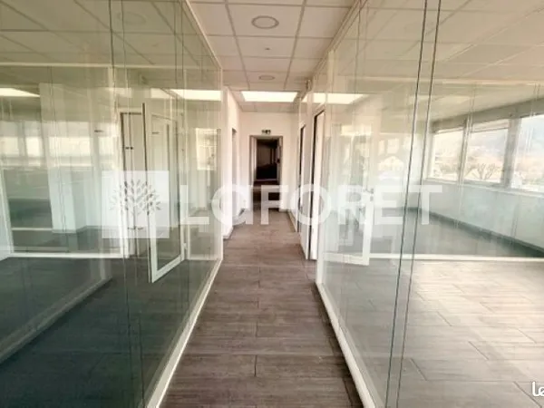 Bureaux 328 m² SAINT ETIENNE DE CROSSEY