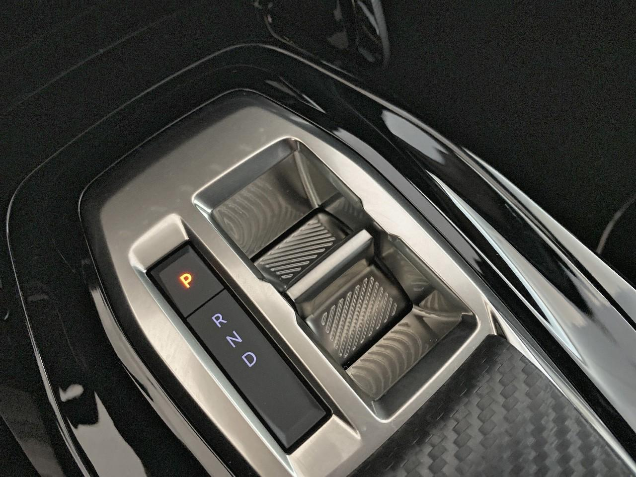 Peugeot 2008 hybrid 145 ch e-dcs6 allure — photo 15