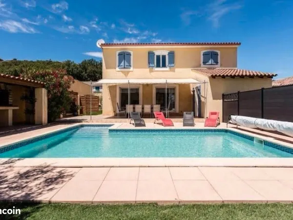 Villa 175 m² avec piscine au sel, calme absolu et revenus solaires intégrés