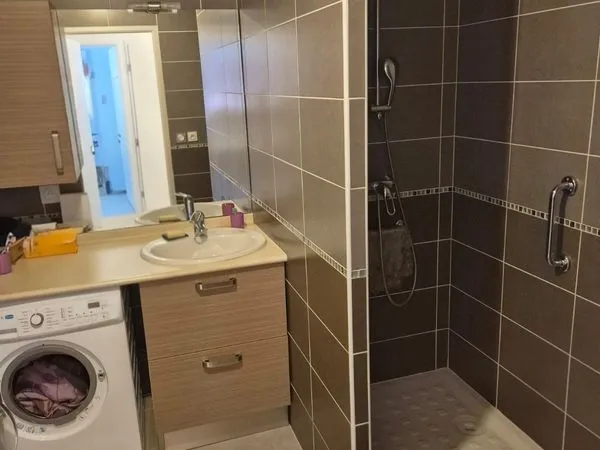 Appartement T3 de 65 m² en résidence seniors - Mions - Terrasse, parking et climatisation