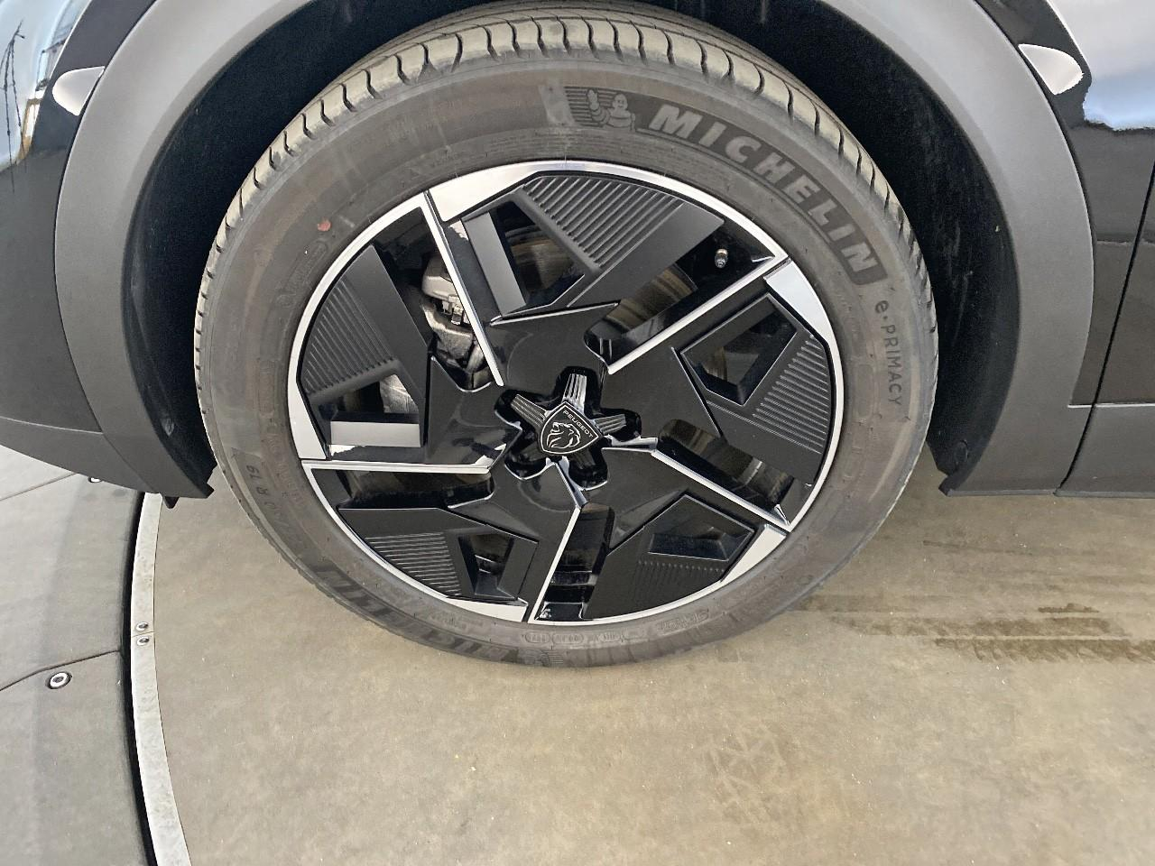 Peugeot 408 electrique 58 kwh 210 ch gt — photo 11