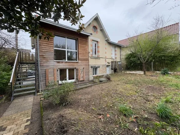 Maison de 1940 Saint Junien centre, 4 chambres, garage et jardin