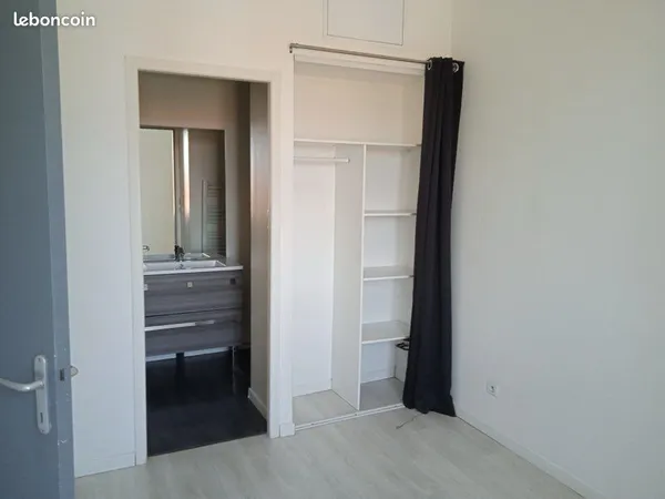À louer, joli T2 de 35 m² situé au centre-ville de Pierre-Bénite