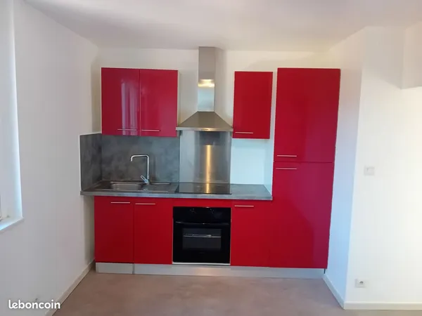 F2 avec cuisine équipée, balcon et fibre optique