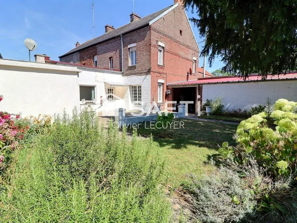 Jolie Propriété à conforter au potentiel d'env. 150 m2, idéalement située proche des commerces, gara