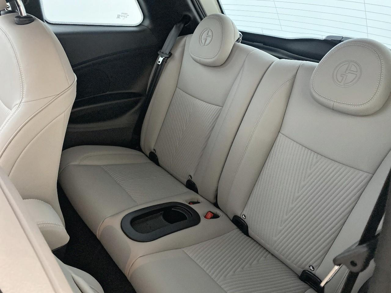 Fiat 500 e 118 ch giorgio armani collector's edition — photo 10