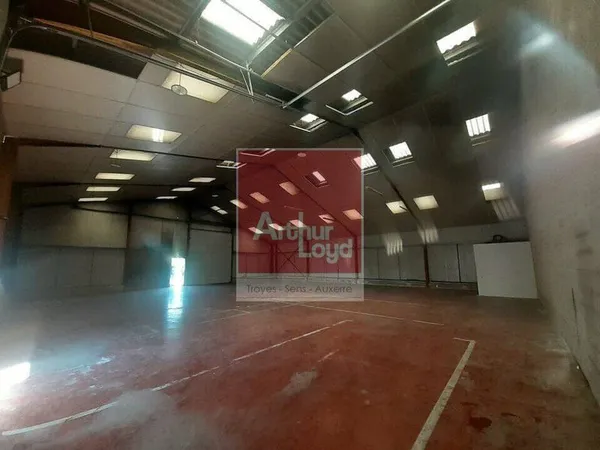 Entrepôt 400 m²