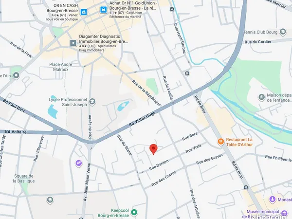 Garage fermé en sous sol à deux pas du centre