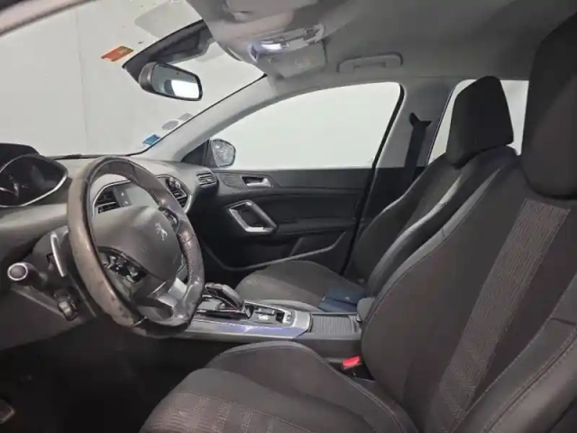 Peugeot 308 sw 1.2 puretech 130ch e6.3 s&amp;s allure eat8 — photo 7