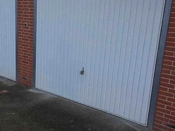 Toulouse , quartier RANGUEIL , impasse AMPERE , particulier loue garage individuel fermé - Loyer : 8