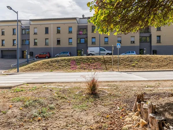 ARS-SUR-MOSELLE : APPARTEMENT 2 PIÈCES AVEC BALCON ET GARAGE