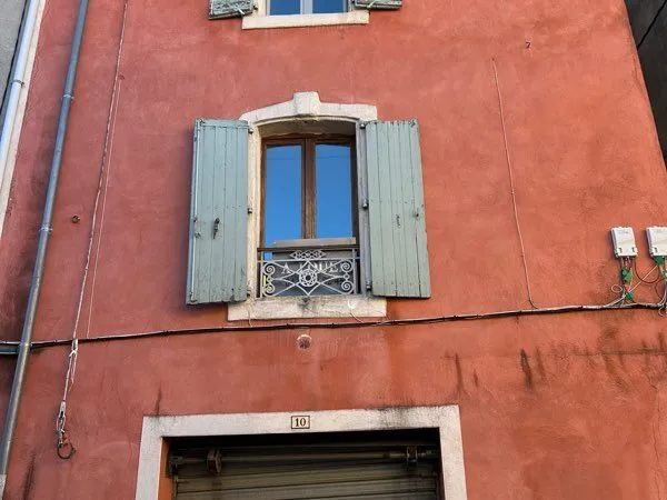 T2 de 38 m² à Alès, 1er étage, 380 CC - libre de suite