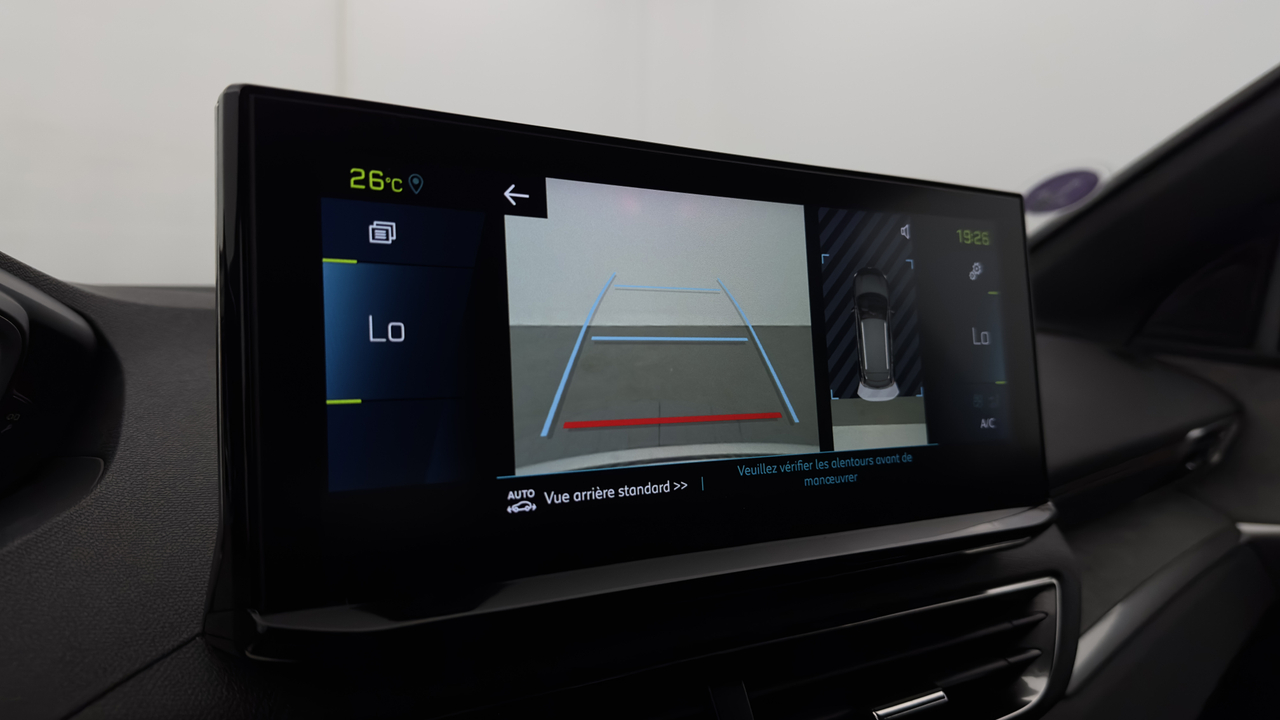 Peugeot 3008 Hybrid 225 e-EAT8 — photo 28
