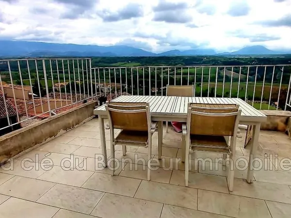 Spacieuse maison de village 147 m², terrasse, vue panoramique.