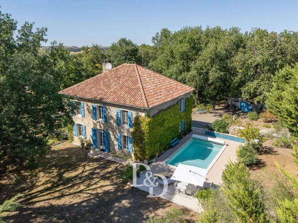 Maison 8 pièces 244 m²