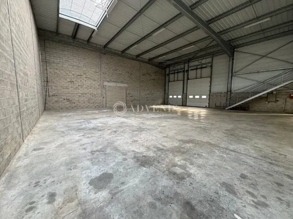 Local d'activité 1961 m²