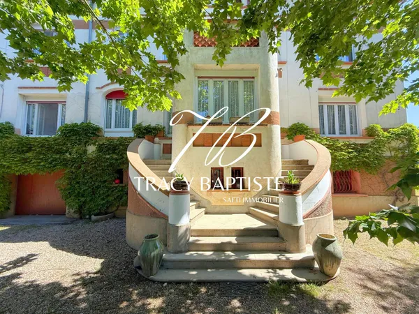 Family Property with 1930s Charm