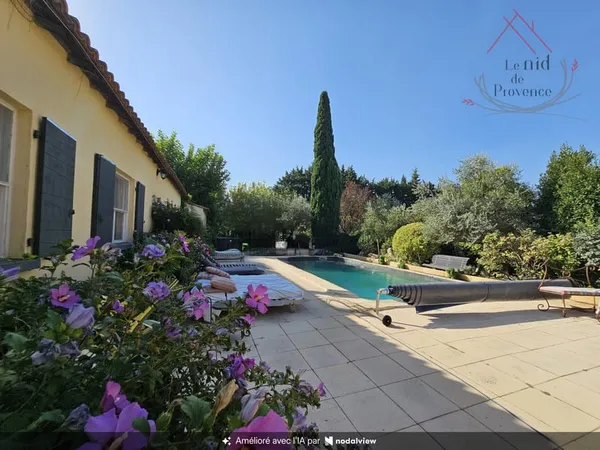 Propriété familiale avec piscine, jacuzzi, sauna et dépendan