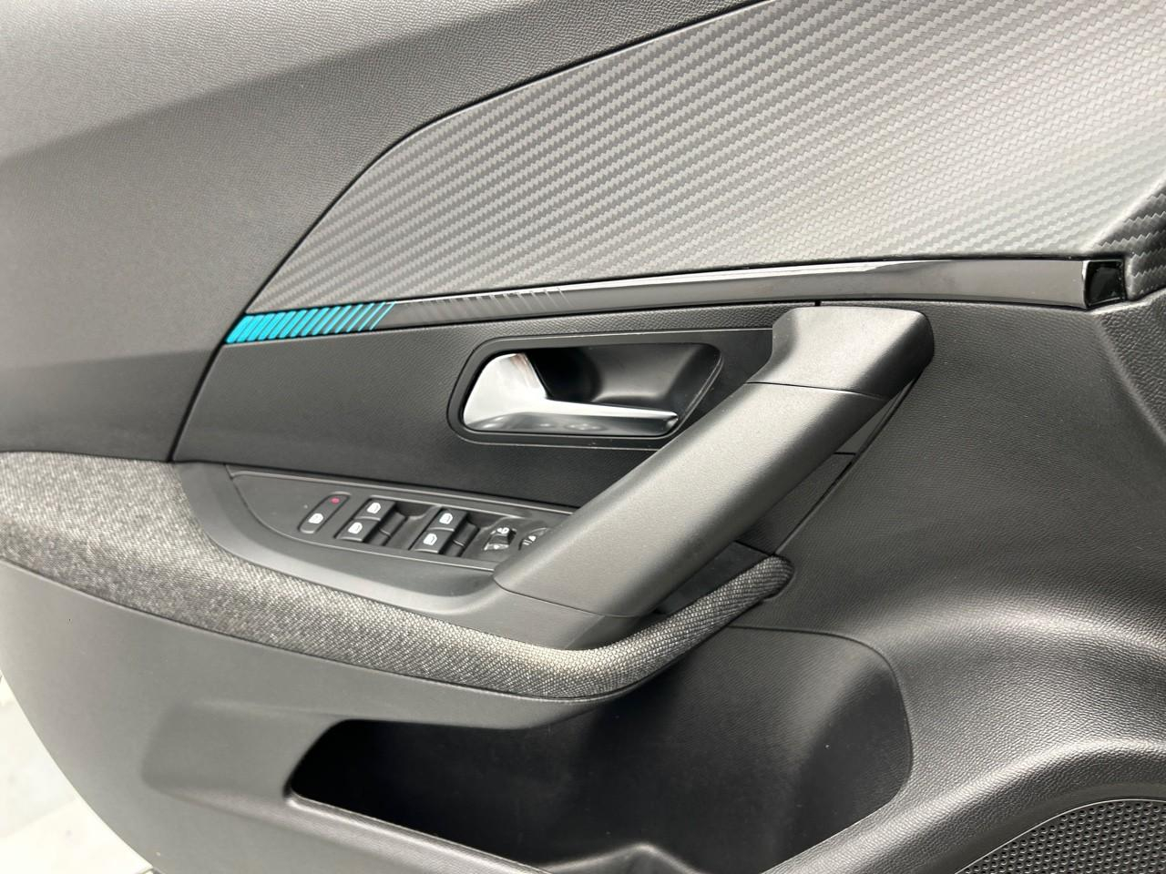 Peugeot 2008 puretech 130 s&s eat8 style — photo 30