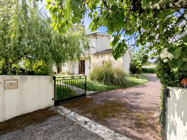 Maison 8 pièces 205 m²